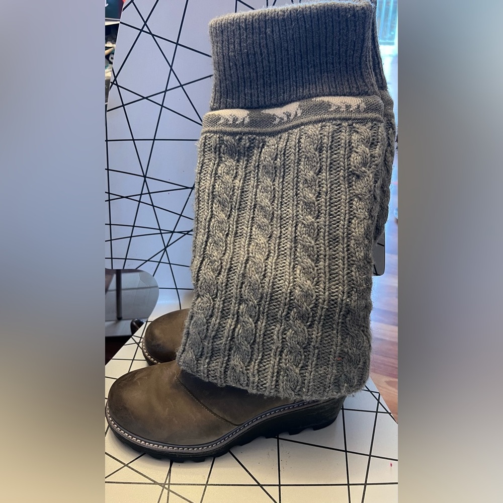 NWOT Sorel Crazy Cable Wedge Boots gray size 10 no signs of wear